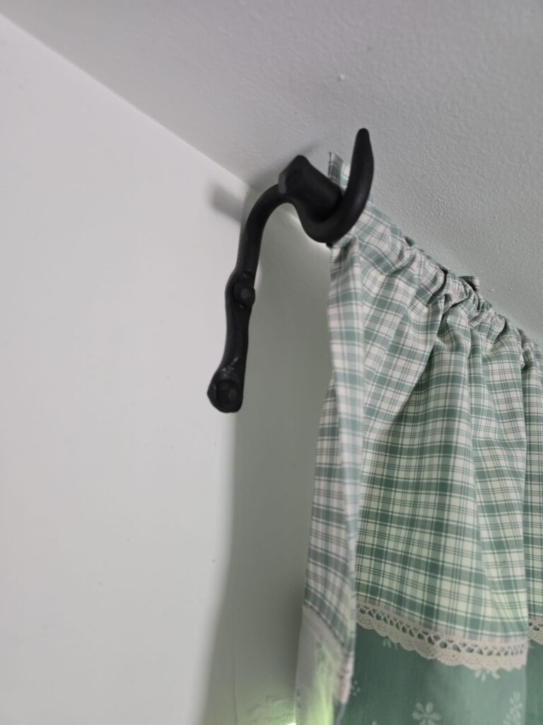 kované dekorace, kované garnýže, kovaný věšák, ruční výroba, Zlín